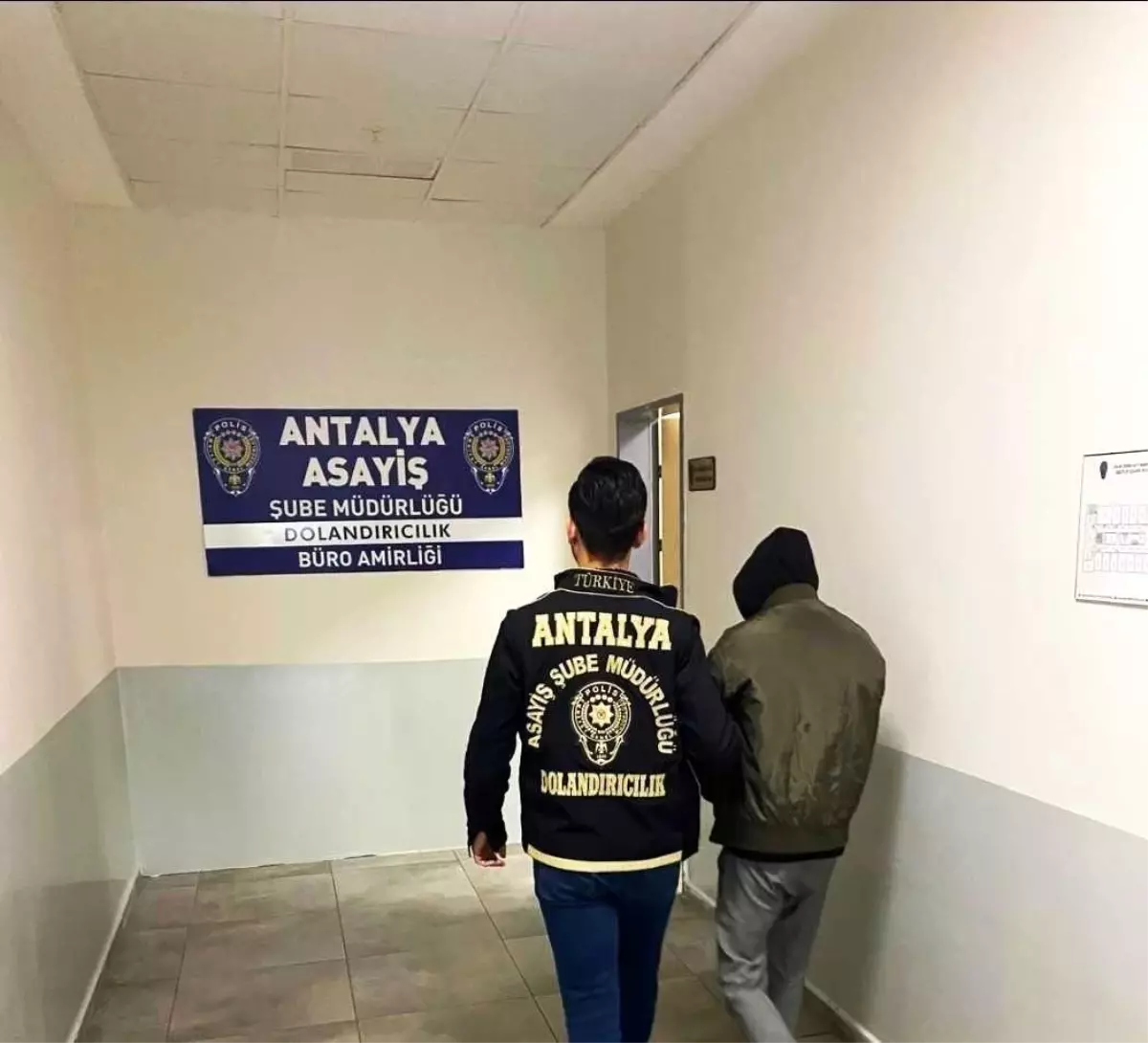 Antalya'da Dolandırıcılık Şüphelisi Suçüstü Yakalandı