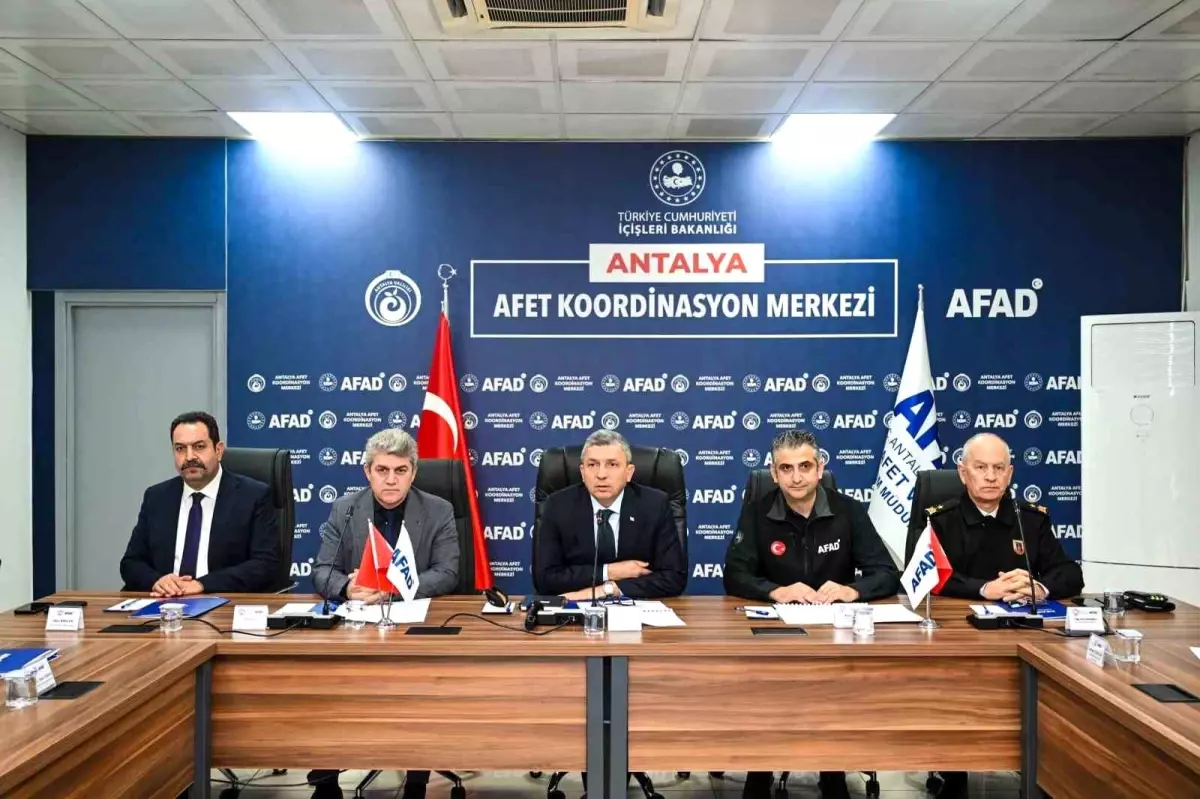 Antalya'da Kış Ayları için Afet ve Acil Durum Planlaması Toplantısı Yapıldı