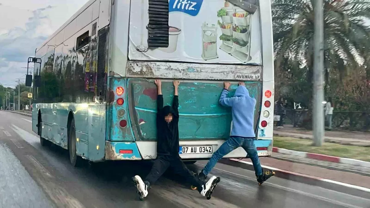 Antalya'da Patenli Çocukların Tehlikeli Yolculuğu Kameralarda