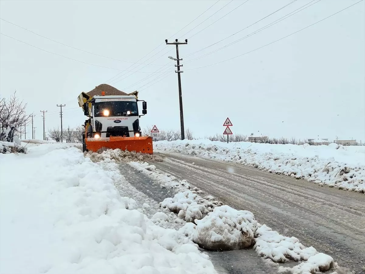 Antalya'da Sağanak Yağışlar Su Baskınlarına Neden Oldu