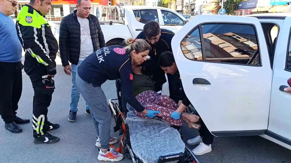 Manavgat'ta Kırmızı Işık İhlali Kazası: 3 Yaralı